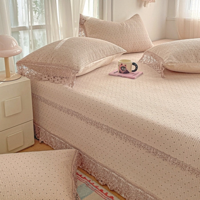 91家纺网 家纺一手货源 找家纺 源舜家纺 2026新款全棉双层纱棉花边榻榻米炕盖款 波点杏