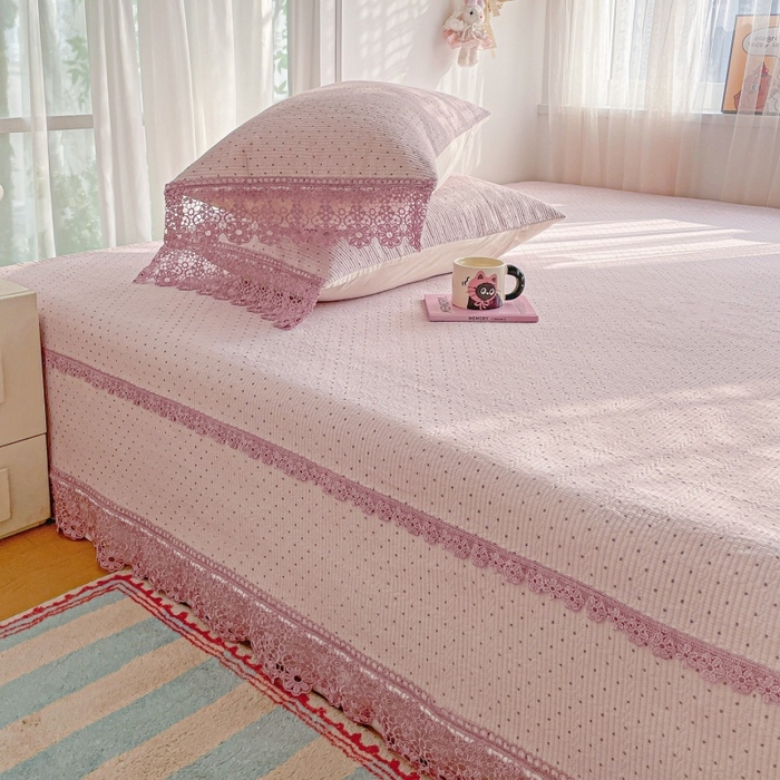 91家纺网 家纺一手货源 找家纺 源舜家纺 2026新款全棉双层纱棉花边榻榻米炕盖款 波点紫