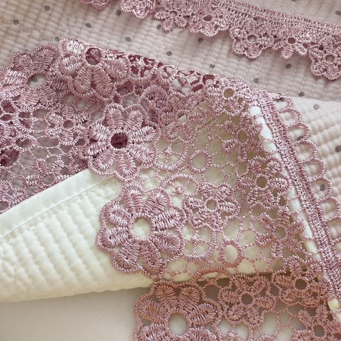 91家纺网 家纺一手货源 找家纺 源舜家纺 2026新款全棉双层纱棉花边榻榻米炕盖款 波点紫