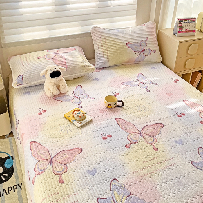 91家纺网 家纺一手货源 找家纺 金鑫汇家纺2025新款A类全棉绗缝夹棉印花床盖 彩蝶飞舞