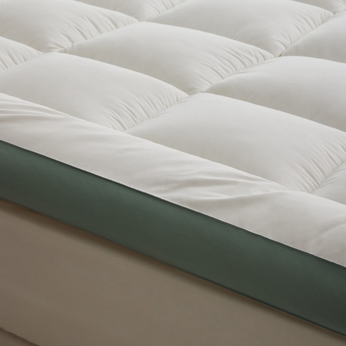 91家纺网 家纺一手货源 找家纺 小豚鼠 2025新款拼色羽丝绒床垫 白+绿