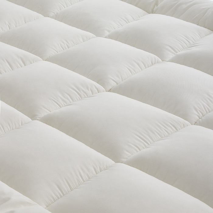 91家纺网 家纺一手货源 找家纺 小豚鼠 2025新款拼色羽丝绒床垫 白+绿