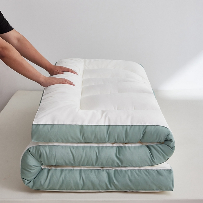 91家纺网 家纺一手货源 找家纺 小豚鼠 2025新款拼色羽丝绒床垫 白+绿