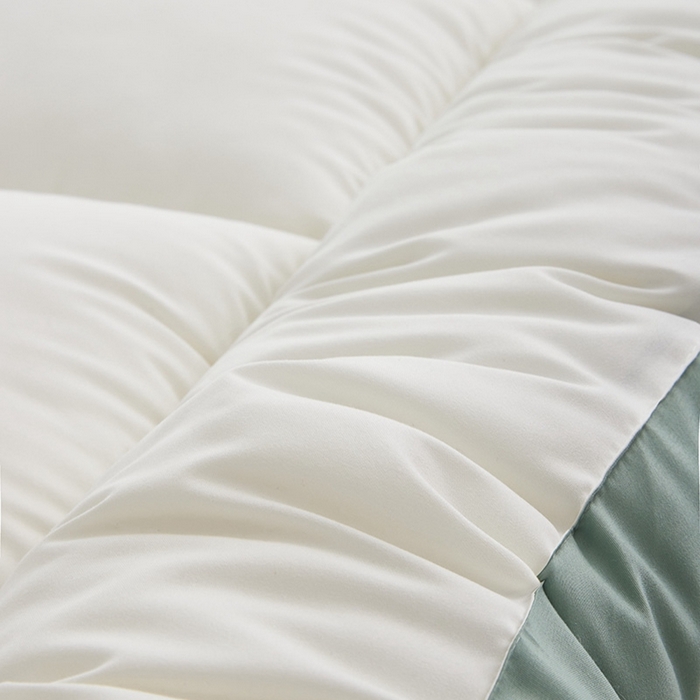 91家纺网 家纺一手货源 找家纺 小豚鼠 2025新款拼色羽丝绒床垫 白+绿