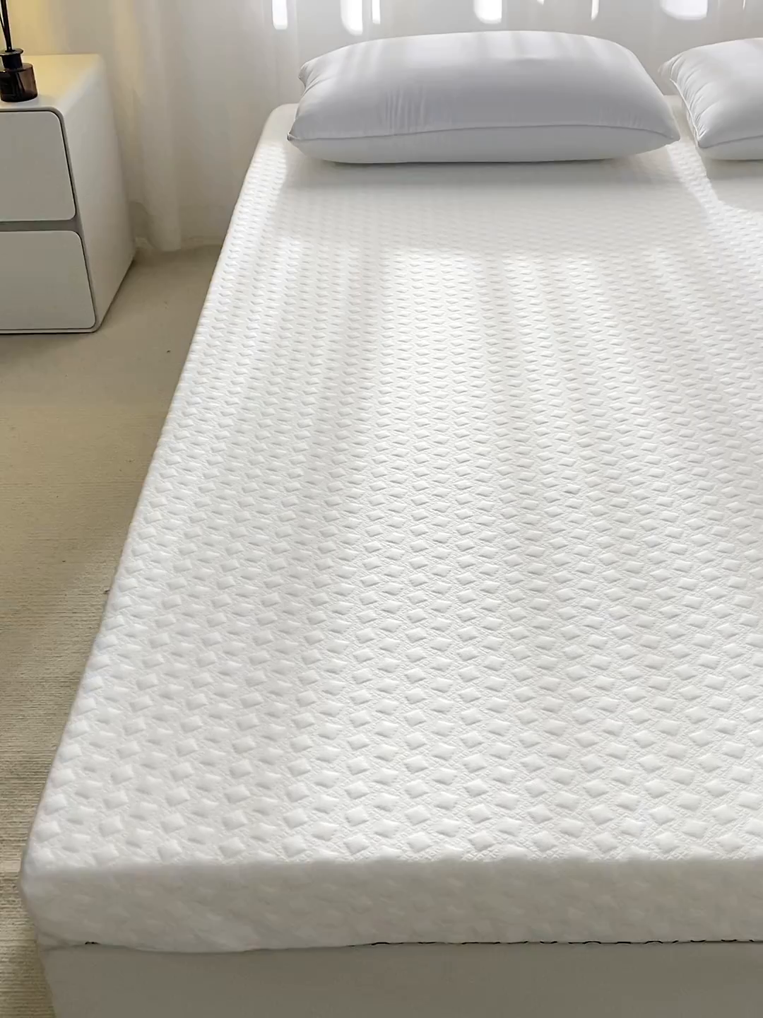 91家纺网 家纺一手货源 找家纺 小豚鼠 2025新款记忆海绵床垫床褥榻榻米租房床垫酒店薄垫床垫 方格白