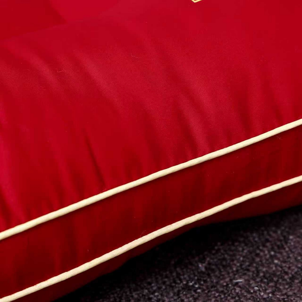 91家纺网 家纺一手货源 找家纺 云熙枕业 2026新款全棉纯棉立体定型大红婚庆护颈枕枕头枕芯 组合图仅供展示不可下单