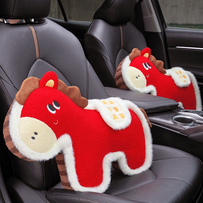 91家纺网 家纺一手货源 找家纺 （总）仟亿莱 2026新款国风福马毛绒玩偶抱枕