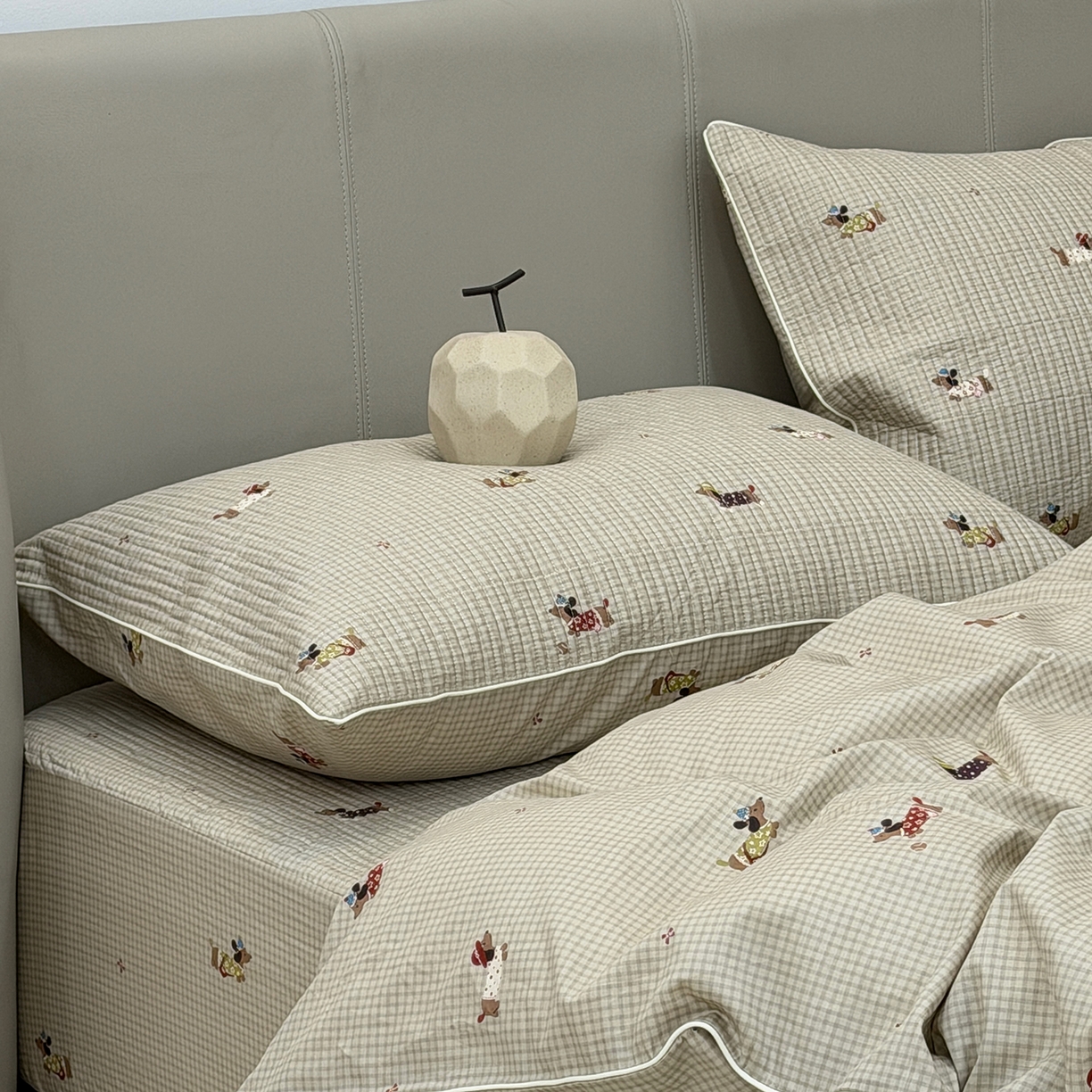 91家纺网 家纺一手货源 找家纺 佰织鑫家居 2026新款全棉夹棉绗缝床笠三件套四件套（会员-5） 萌犬