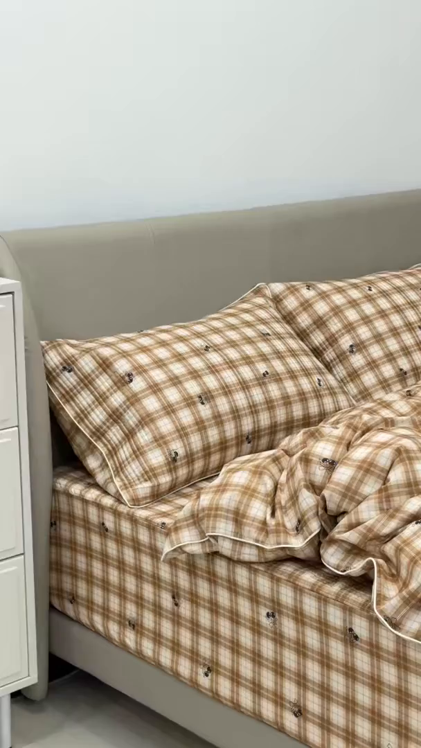 91家纺网 家纺一手货源 找家纺 佰织鑫家居 2026新款全棉夹棉绗缝床笠三件套四件套（会员-5） 格子樱桃