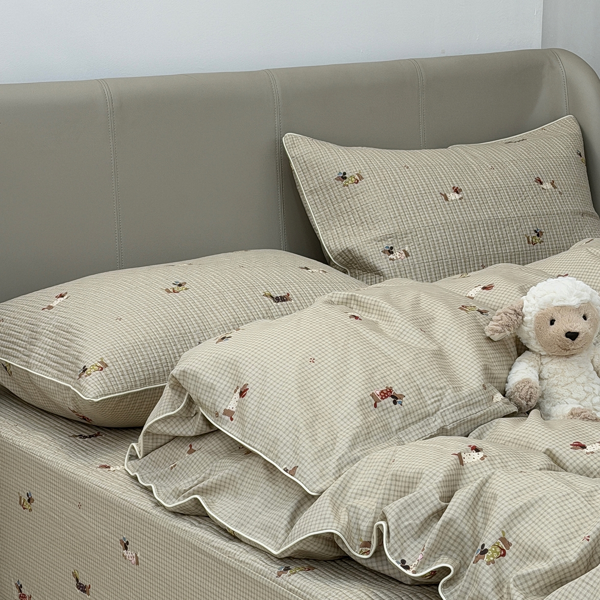 91家纺网 家纺一手货源 找家纺 佰织鑫家居 2026新款全棉夹棉绗缝床笠三件套四件套（会员-5） 萌犬