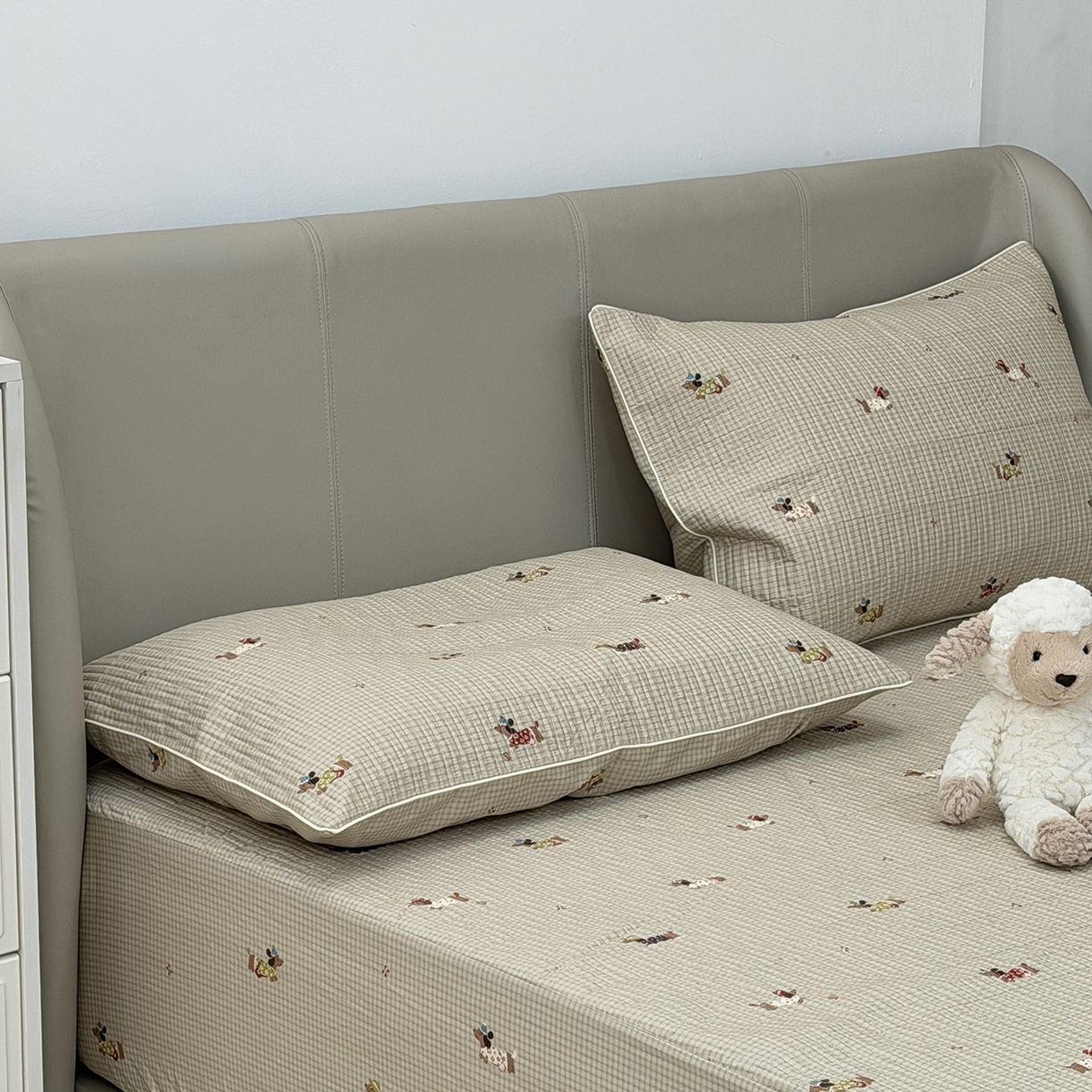 91家纺网 家纺一手货源 找家纺 佰织鑫家居 2026新款全棉夹棉绗缝床笠三件套四件套（会员-5） 萌犬