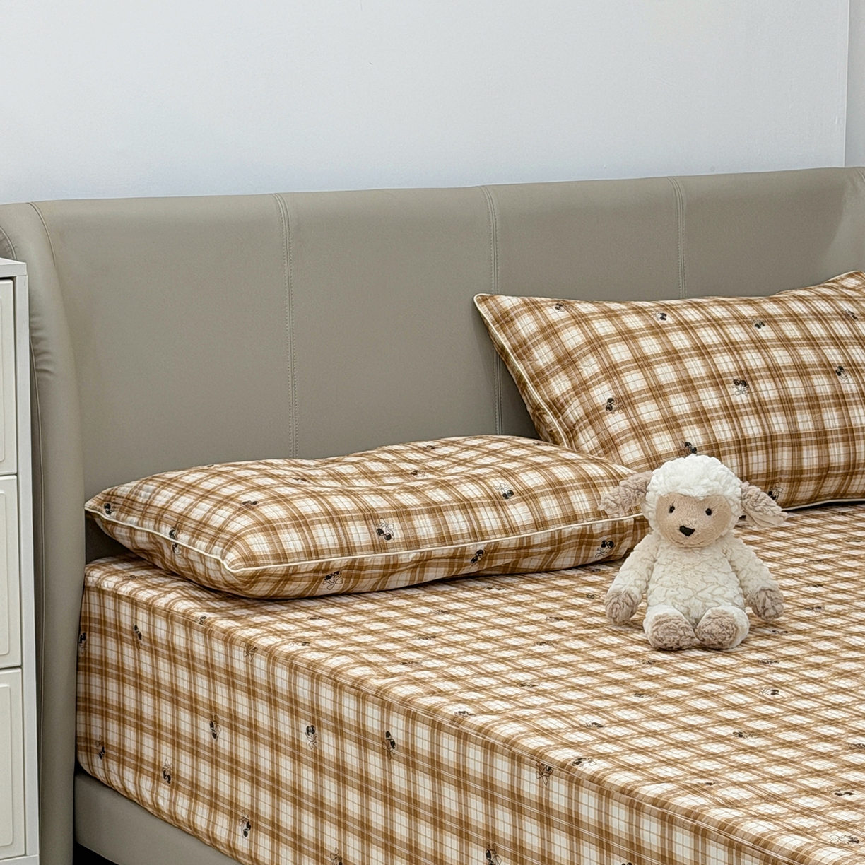 91家纺网 家纺一手货源 找家纺 佰织鑫家居 2026新款全棉夹棉绗缝床笠三件套四件套（会员-5） 格子樱桃