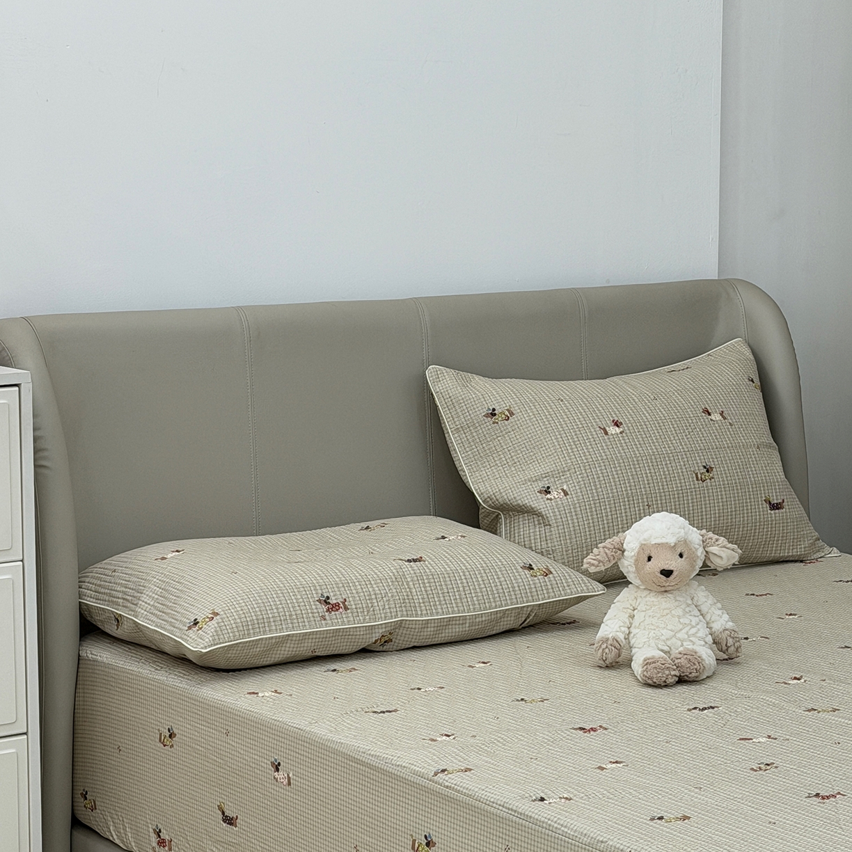 91家纺网 家纺一手货源 找家纺 佰织鑫家居 2026新款全棉夹棉绗缝床笠三件套四件套（会员-5） 萌犬