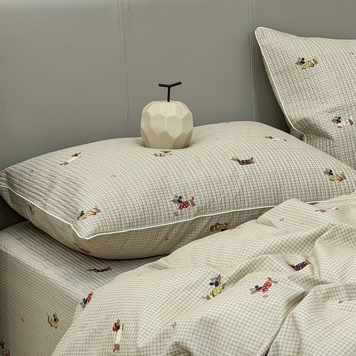 91家纺网 家纺一手货源 找家纺 佰织鑫家居 2026新款全棉夹棉绗缝床笠三件套四件套（会员-5） 萌犬