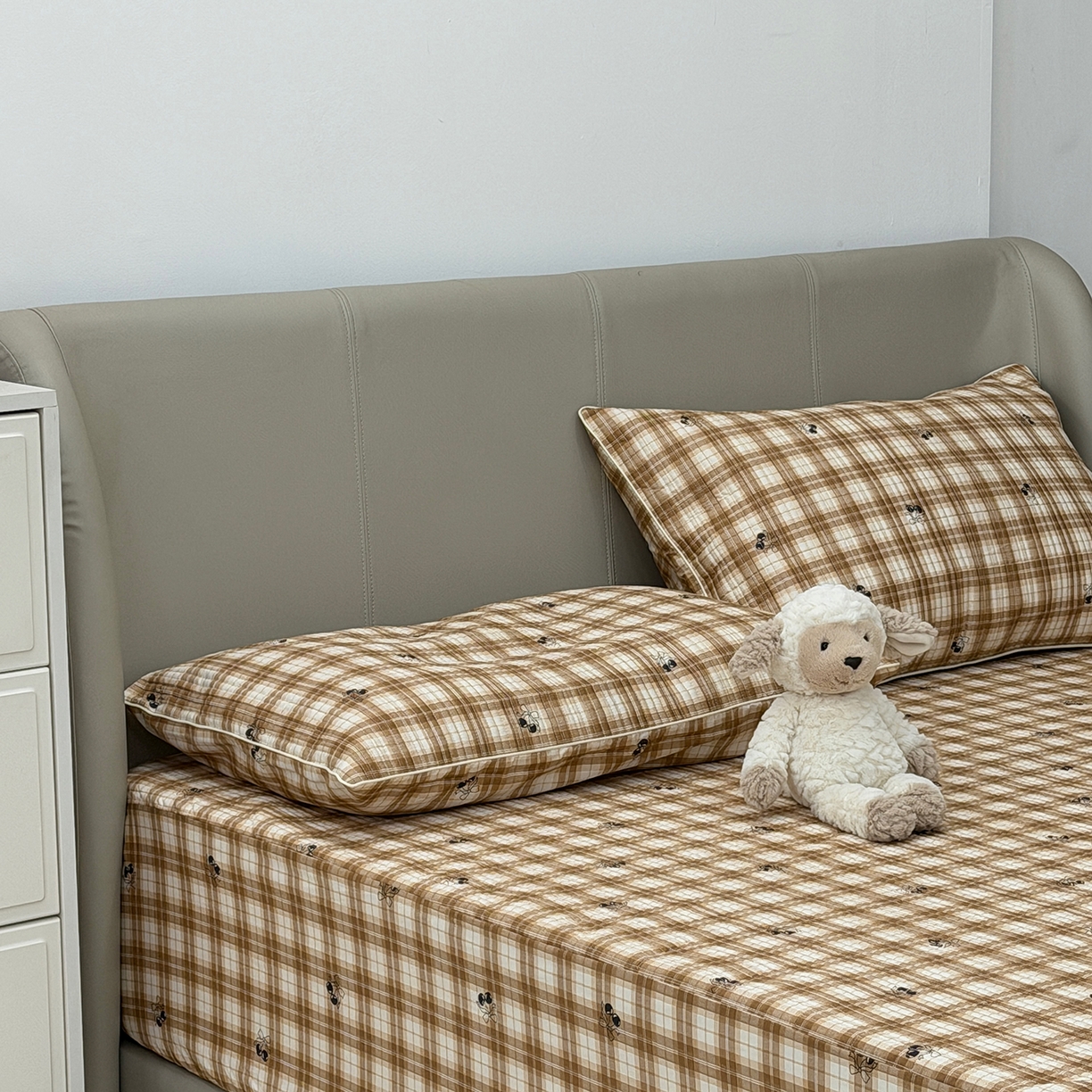 91家纺网 家纺一手货源 找家纺 佰织鑫家居 2026新款全棉夹棉绗缝床笠三件套四件套（会员-5） 格子樱桃