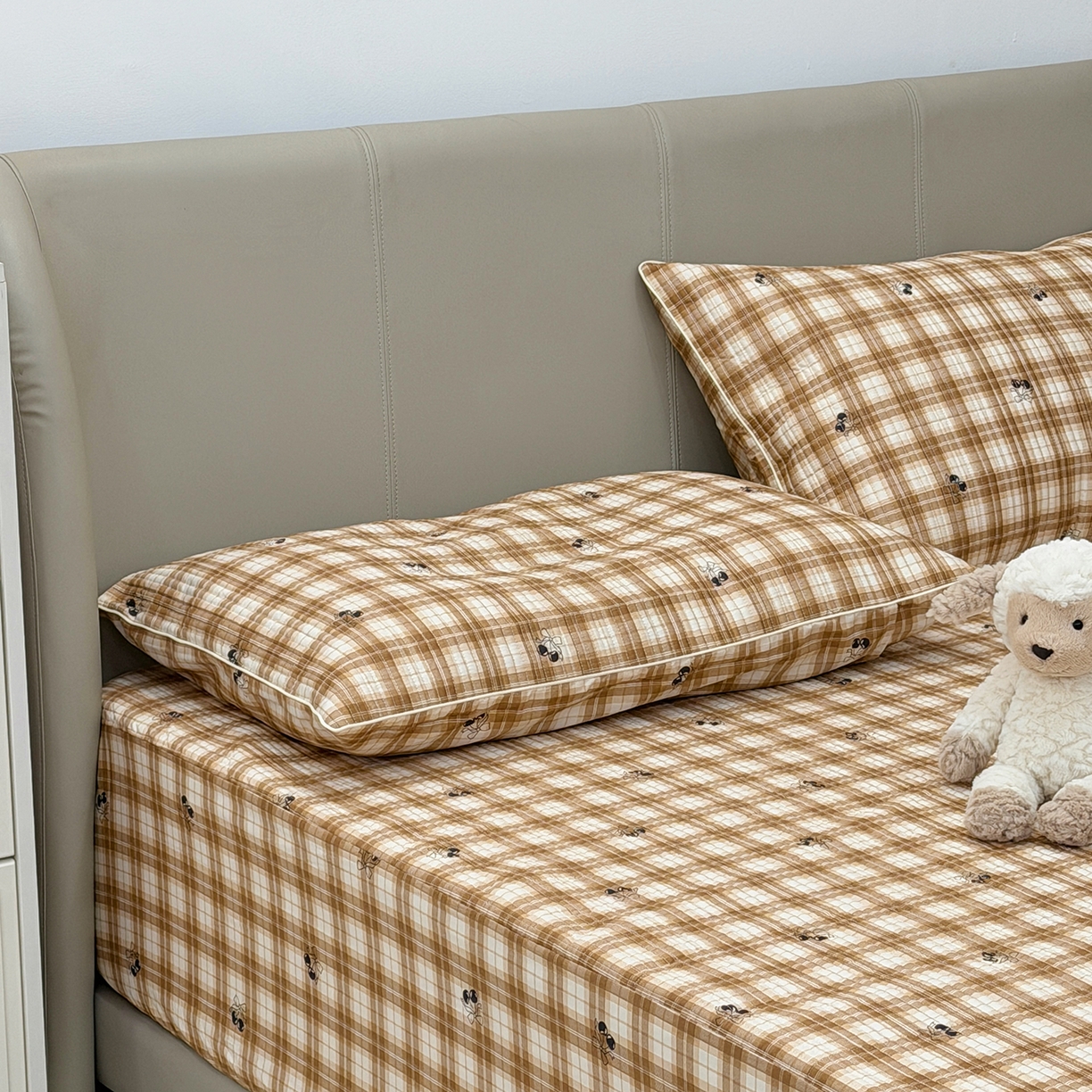 91家纺网 家纺一手货源 找家纺 佰织鑫家居 2026新款全棉夹棉绗缝床笠三件套四件套（会员-5） 格子樱桃