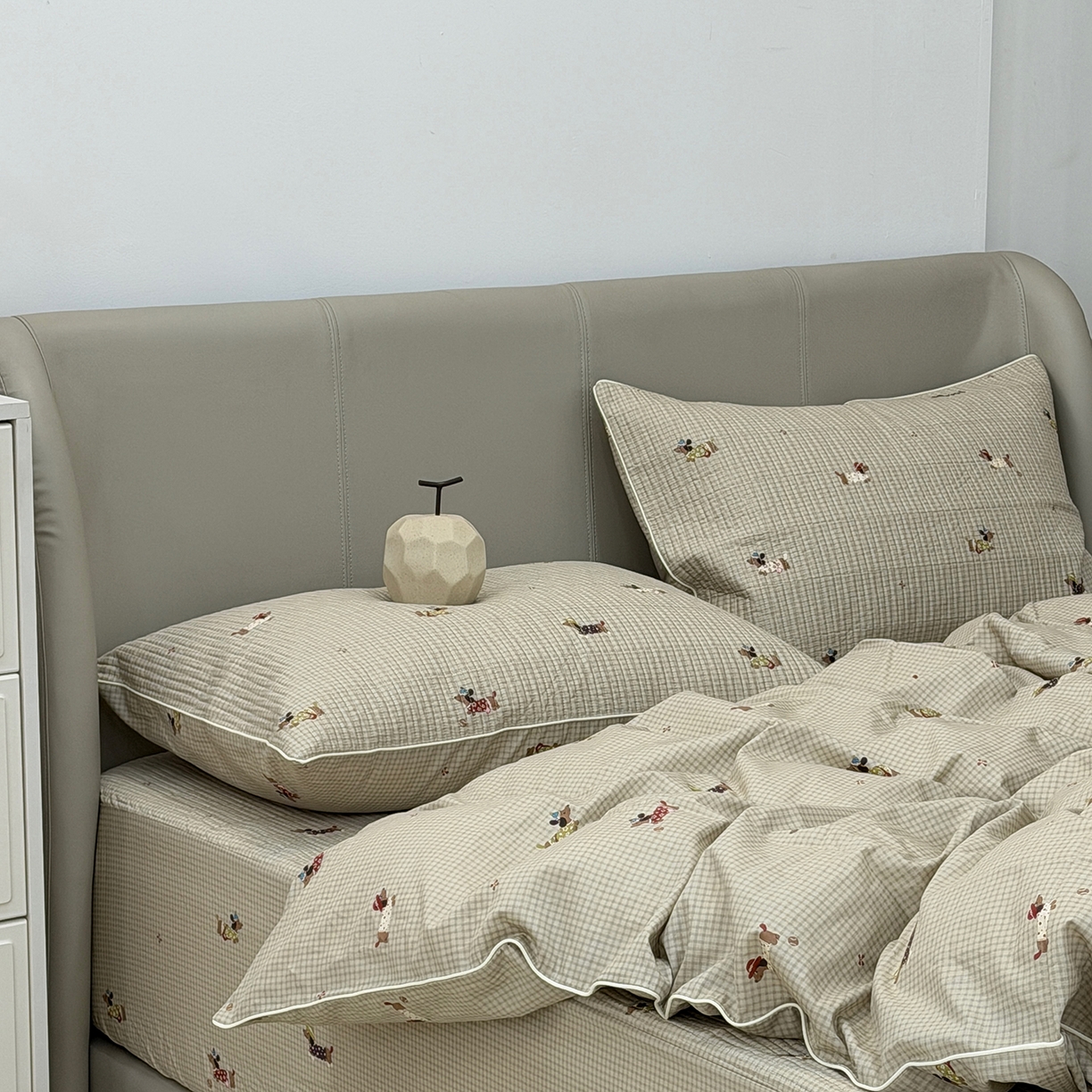 91家纺网 家纺一手货源 找家纺 佰织鑫家居 2026新款全棉夹棉绗缝床笠三件套四件套（会员-5） 萌犬