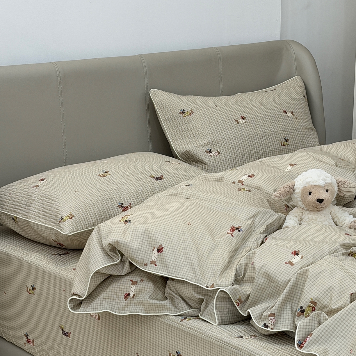 91家纺网 家纺一手货源 找家纺 佰织鑫家居 2026新款全棉夹棉绗缝床笠三件套四件套（会员-5） 萌犬