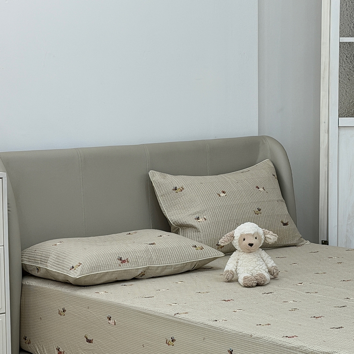 91家纺网 家纺一手货源 找家纺 佰织鑫家居 2026新款全棉夹棉绗缝床笠三件套四件套（会员-5） 萌犬