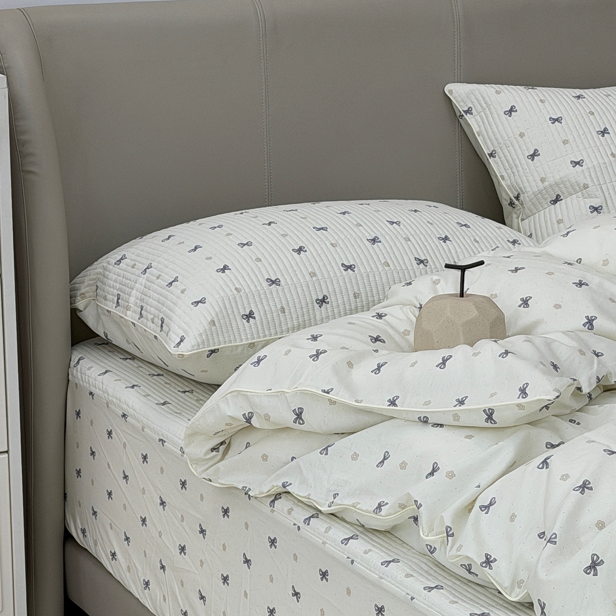 91家纺网 家纺一手货源 找家纺 佰织鑫家居 2026新款全棉夹棉绗缝床笠三件套四件套（会员-5） 甜心结