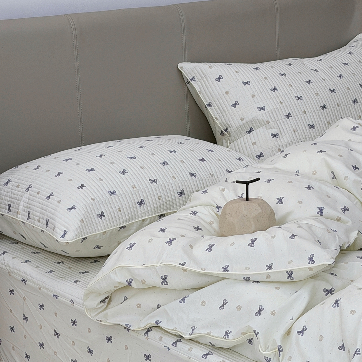 91家纺网 家纺一手货源 找家纺 佰织鑫家居 2026新款全棉夹棉绗缝床笠三件套四件套（会员-5） 甜心结