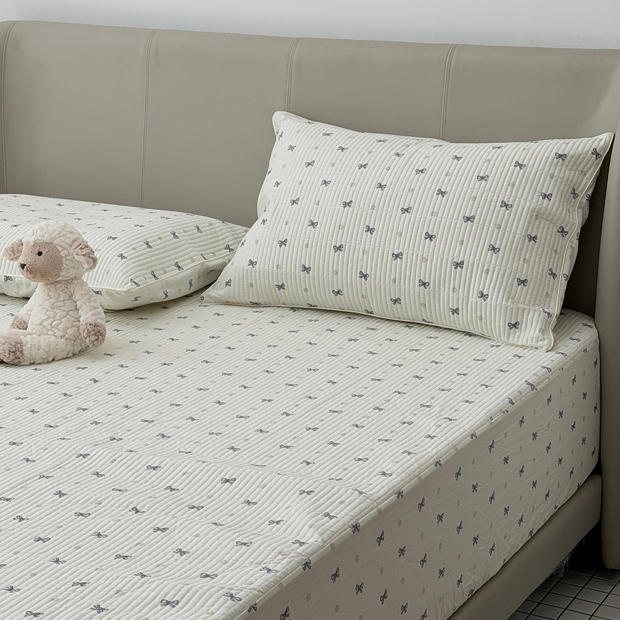 91家纺网 家纺一手货源 找家纺 佰织鑫家居 2026新款全棉夹棉绗缝床笠三件套四件套（会员-5） 甜心结