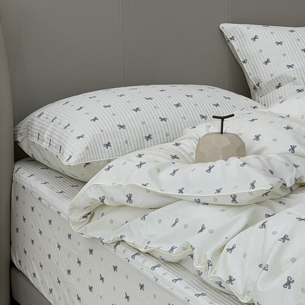 91家纺网 家纺一手货源 找家纺 佰织鑫家居 2026新款全棉夹棉绗缝床笠三件套四件套（会员-5） 甜心结