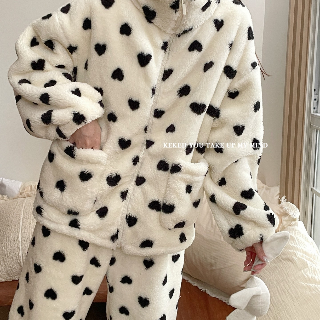 91家纺网 家纺一手货源 找家纺 妍景家居生活馆 2026新款米粒绒秋冬家居服睡衣套装 爱心