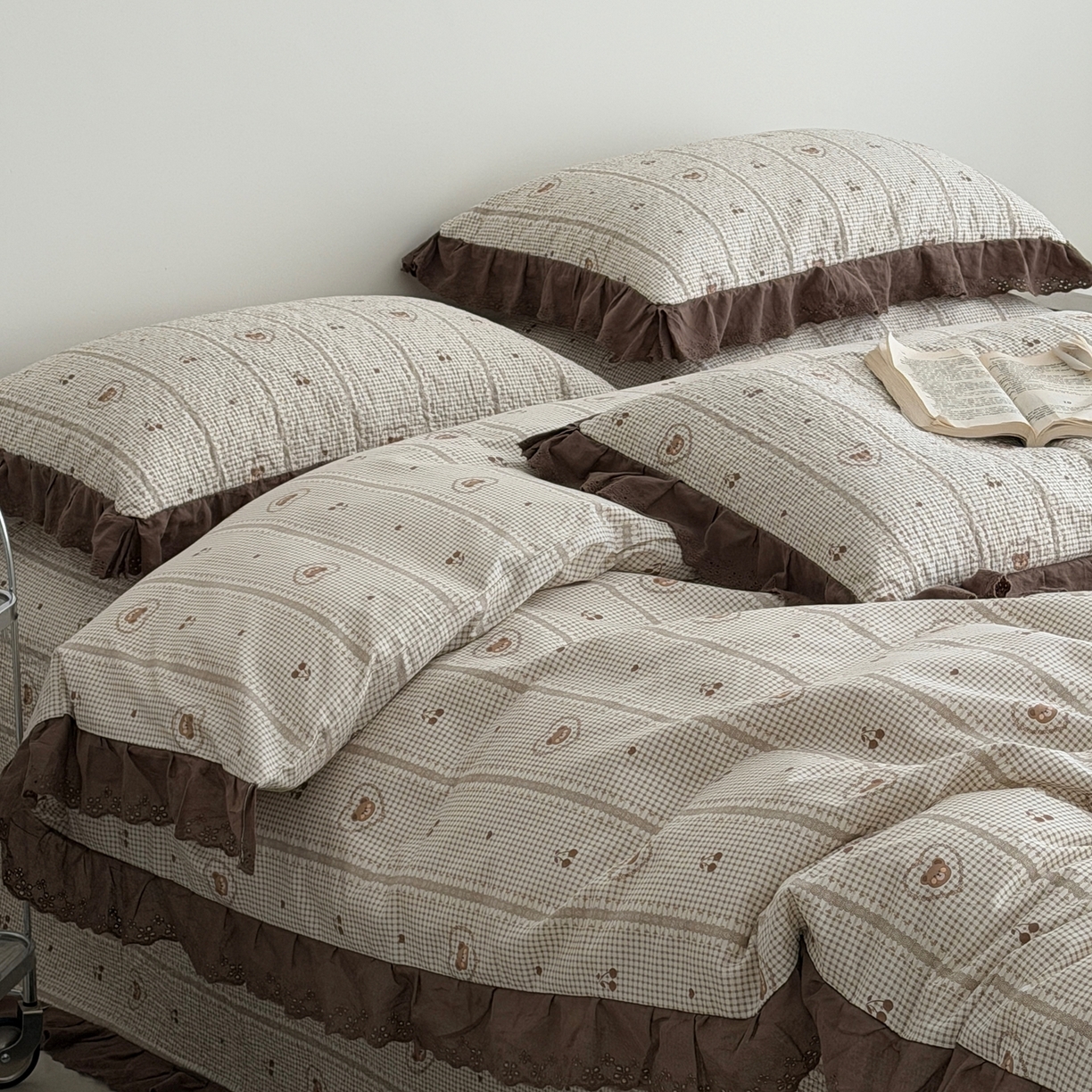 91家纺网 家纺一手货源 找家纺 佰织鑫家居 2025新款全棉法式砂洗棉花床盖款被套四件套 爱心小熊