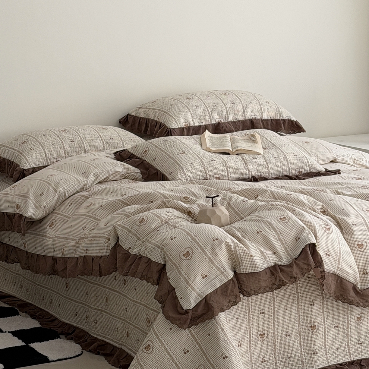 91家纺网 家纺一手货源 找家纺 佰织鑫家居 2025新款全棉法式砂洗棉花床盖款被套四件套 爱心小熊