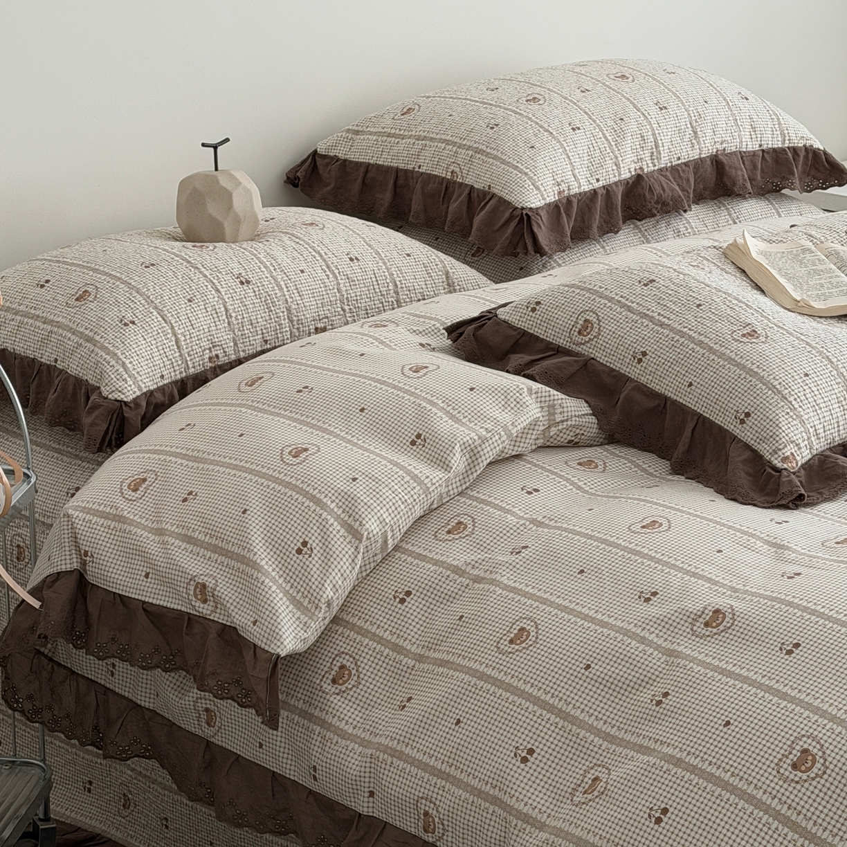 91家纺网 家纺一手货源 找家纺 佰织鑫家居 2025新款全棉法式砂洗棉花床盖款被套四件套 爱心小熊