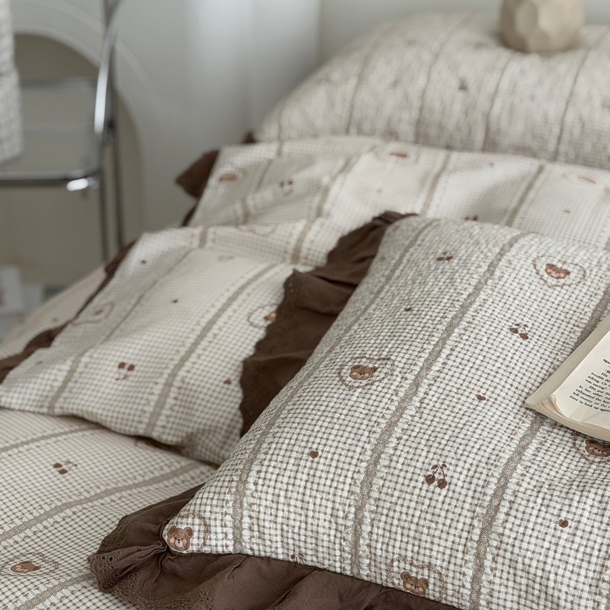 91家纺网 家纺一手货源 找家纺 佰织鑫家居 2025新款全棉法式砂洗棉花床盖款被套四件套 爱心小熊