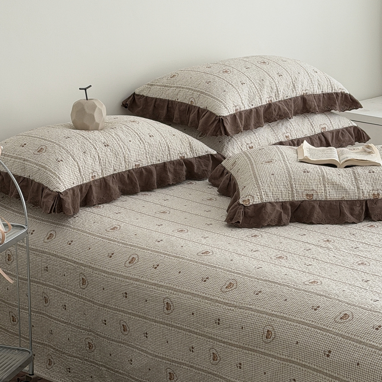 91家纺网 家纺一手货源 找家纺 佰织鑫家居 2025新款全棉法式砂洗棉花床盖款被套四件套 爱心小熊