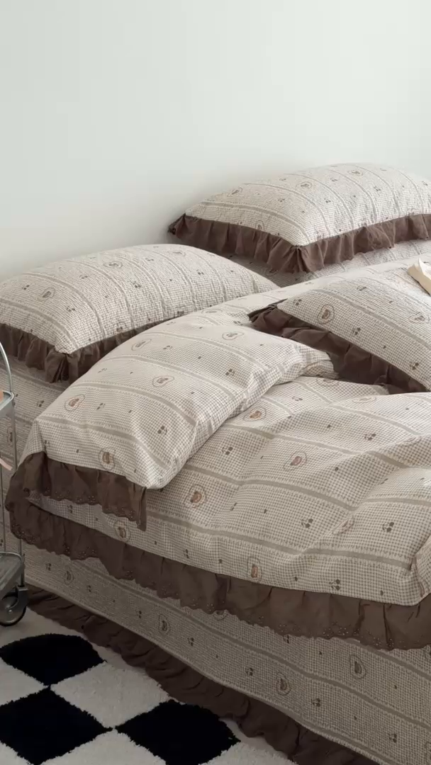 91家纺网 家纺一手货源 找家纺 佰织鑫家居 2025新款全棉法式砂洗棉花床盖款被套四件套 爱心小熊