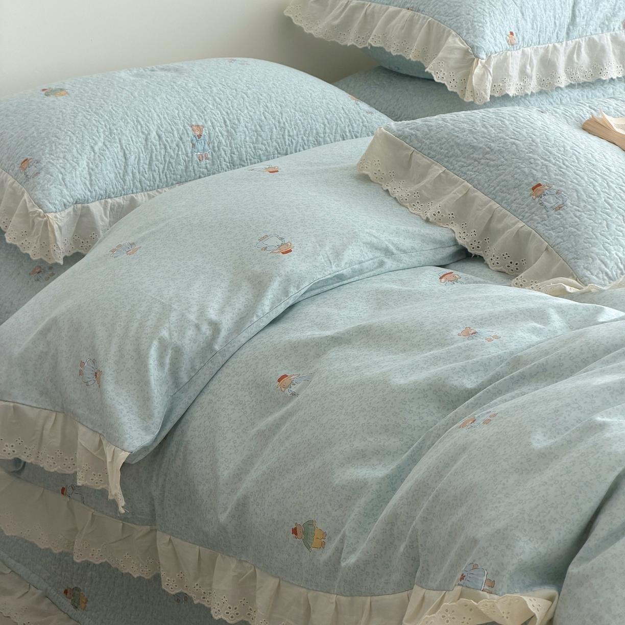 91家纺网 家纺一手货源 找家纺 佰织鑫家居 2025新款全棉法式砂洗棉花床盖款被套四件套 彼得兔