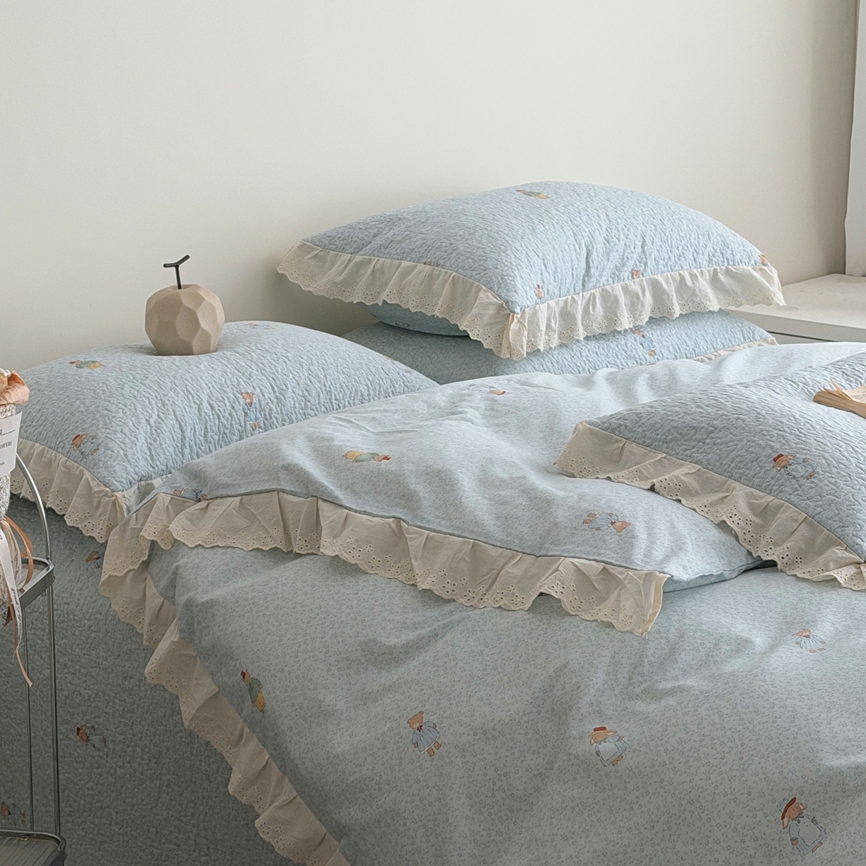 91家纺网 家纺一手货源 找家纺 佰织鑫家居 2025新款全棉法式砂洗棉花床盖款被套四件套 彼得兔