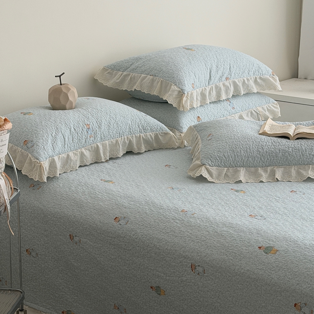 91家纺网 家纺一手货源 找家纺 佰织鑫家居 2025新款全棉法式砂洗棉花床盖款被套四件套 彼得兔