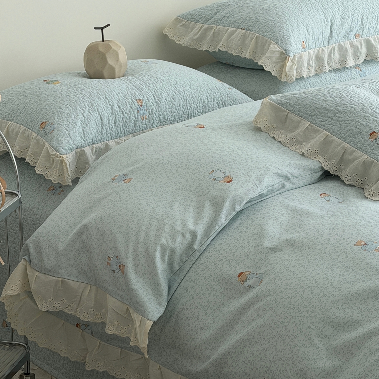 91家纺网 家纺一手货源 找家纺 佰织鑫家居 2025新款全棉法式砂洗棉花床盖款被套四件套 彼得兔