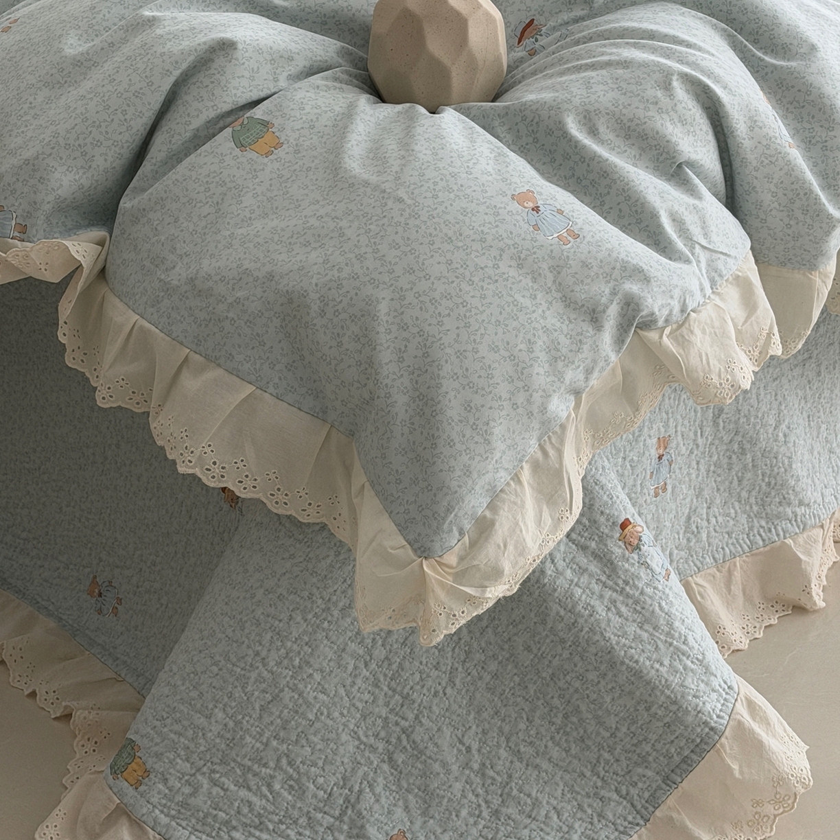 91家纺网 家纺一手货源 找家纺 佰织鑫家居 2025新款全棉法式砂洗棉花床盖款被套四件套 彼得兔