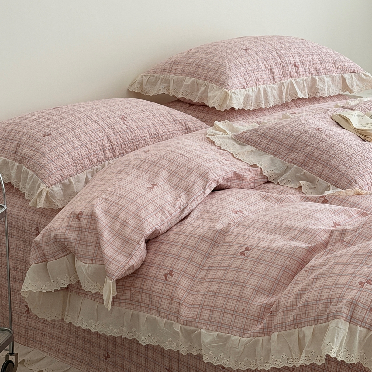 91家纺网 家纺一手货源 找家纺 佰织鑫家居 2025新款全棉法式砂洗棉花床盖款被套四件套 蝴蝶结