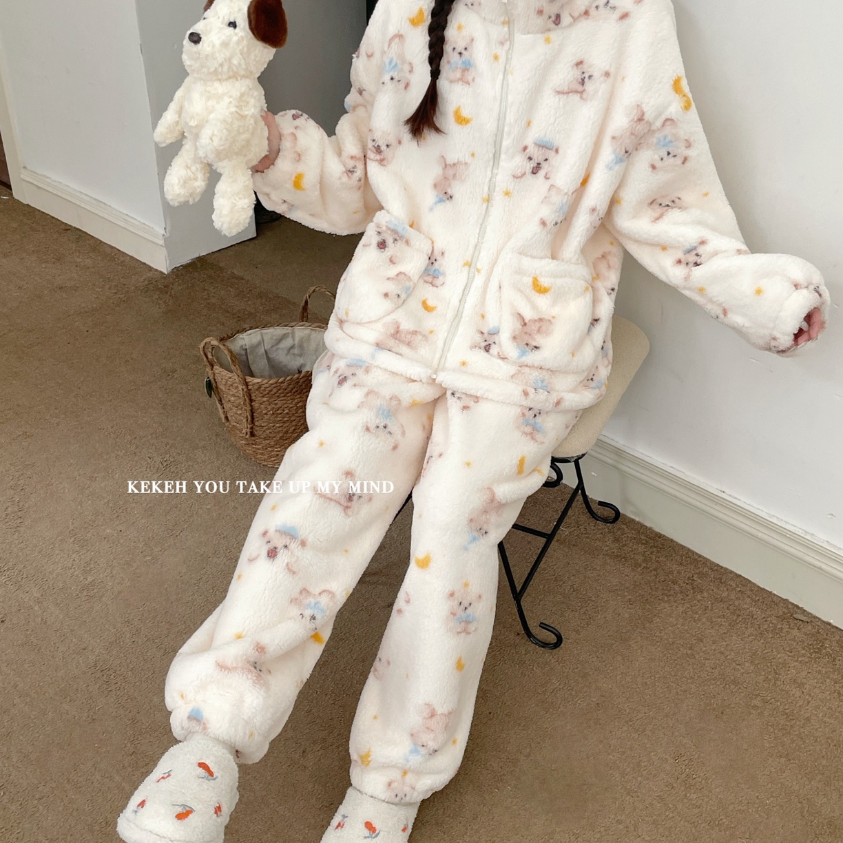 91家纺网 家纺一手货源 找家纺 （总）妍景家居生活馆 2026新款泡芙绒秋冬家居服睡衣套装-星星狗