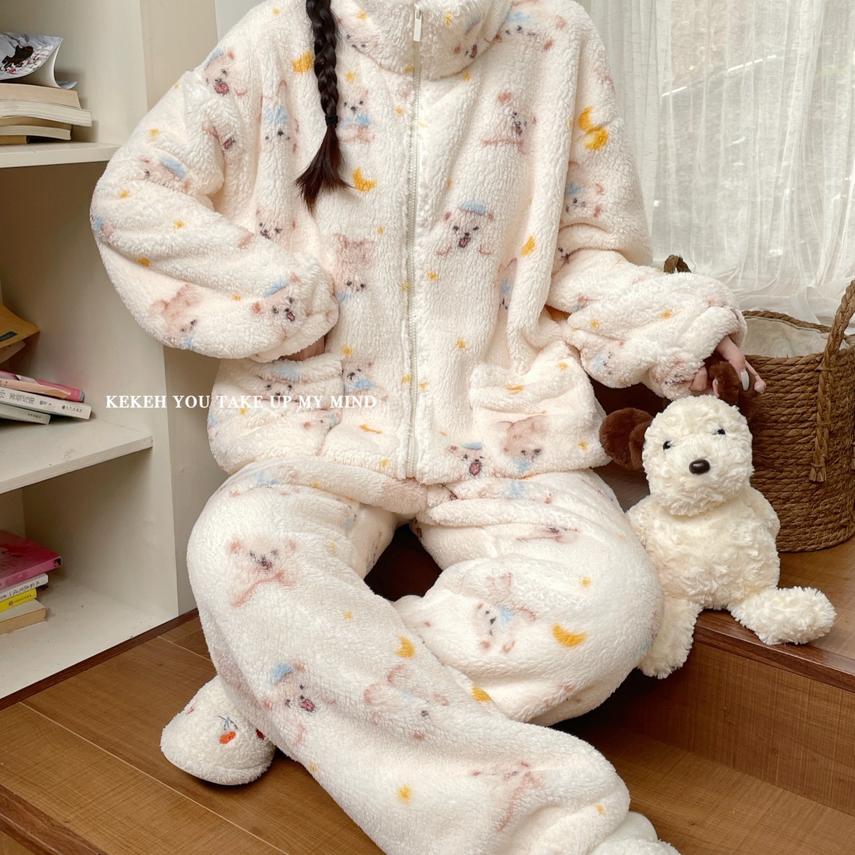 91家纺网 家纺一手货源 找家纺 （总）妍景家居生活馆 2026新款泡芙绒秋冬家居服睡衣套装-星星狗