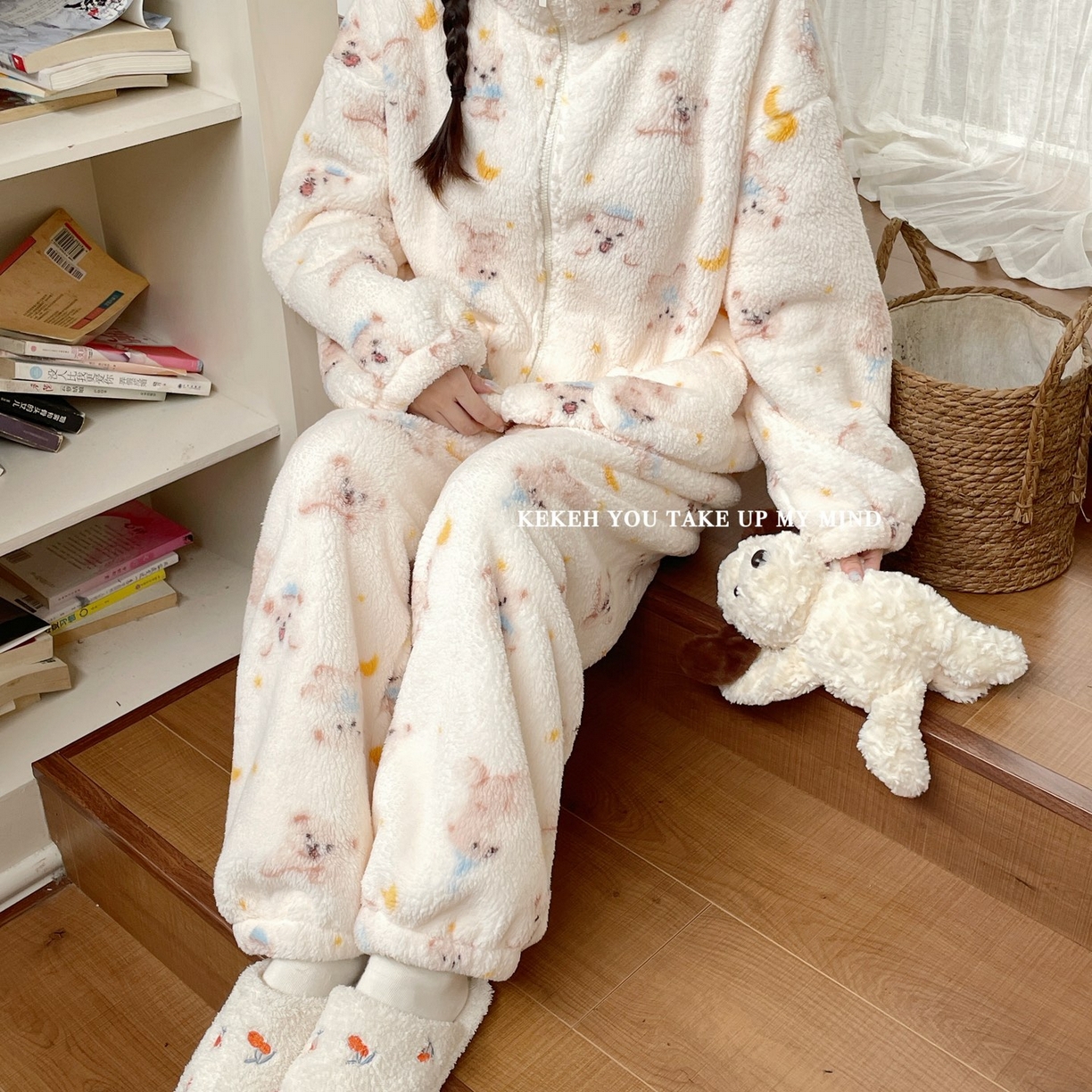 91家纺网 家纺一手货源 找家纺 （总）妍景家居生活馆 2026新款泡芙绒秋冬家居服睡衣套装-星星狗