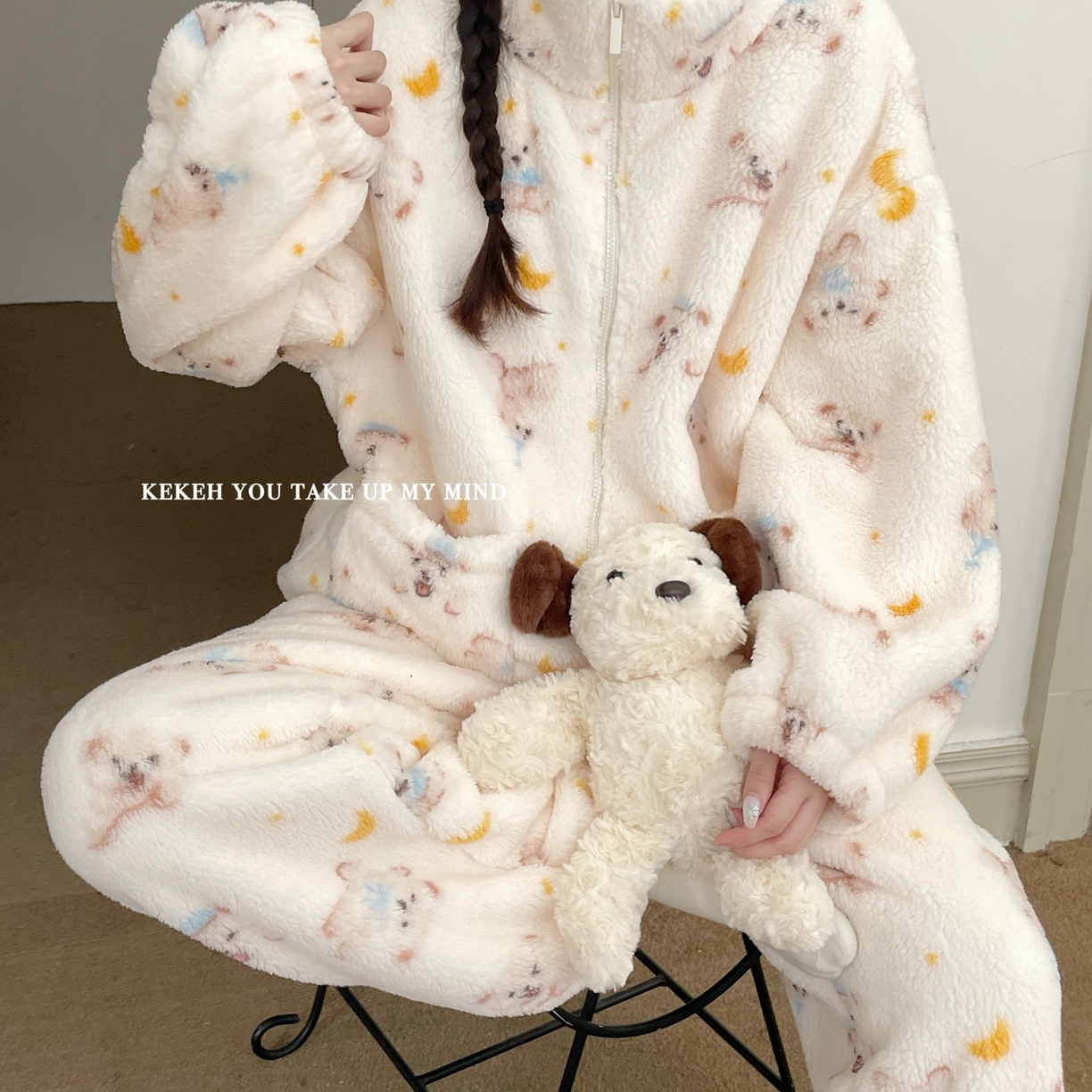 91家纺网 家纺一手货源 找家纺 （总）妍景家居生活馆 2026新款泡芙绒秋冬家居服睡衣套装-星星狗