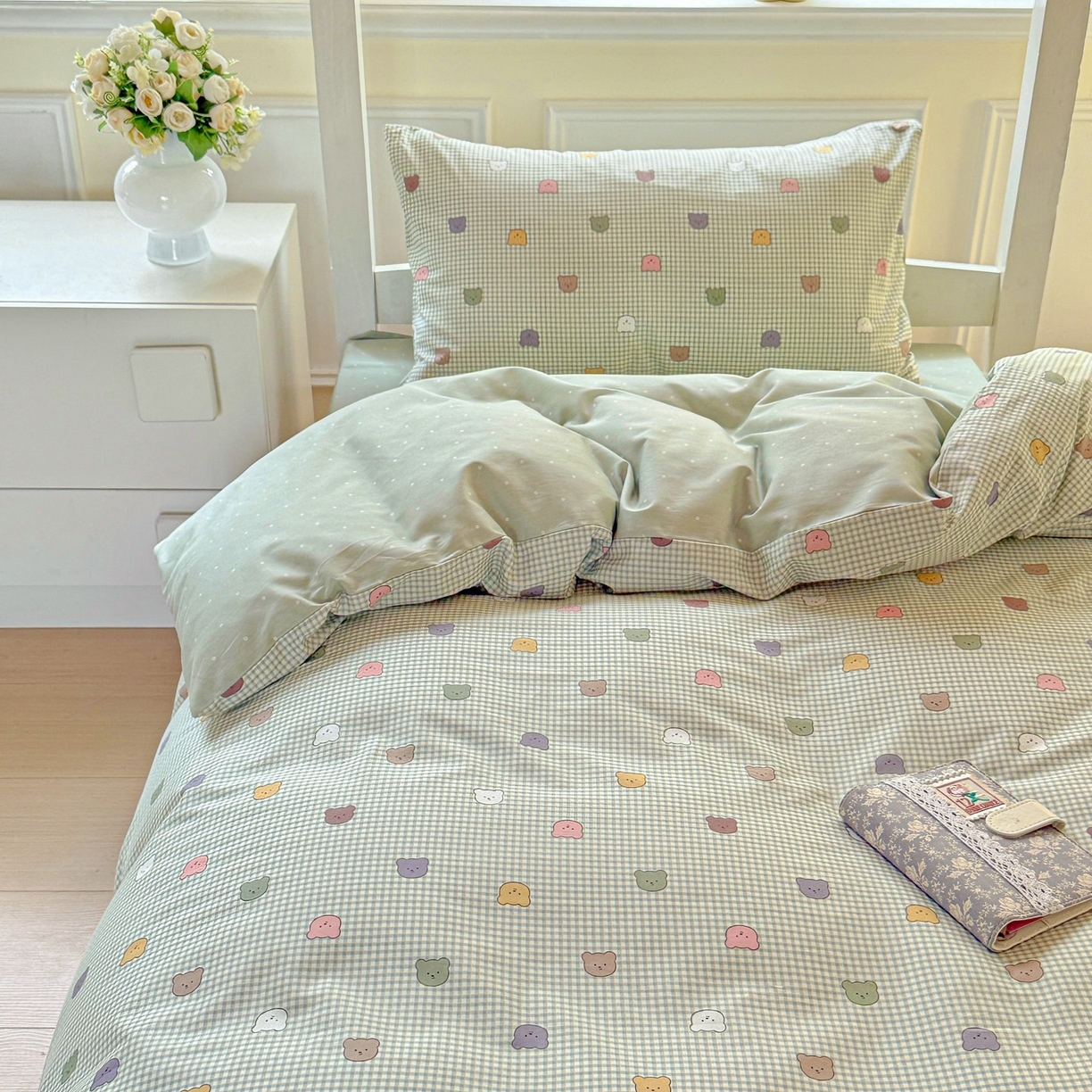 91家纺网 家纺一手货源 找家纺 小豚鼠 2025纯棉13372学生三件套全棉宿舍六件套(收纳袋）（顺丰代发） 熊豆豆-绿