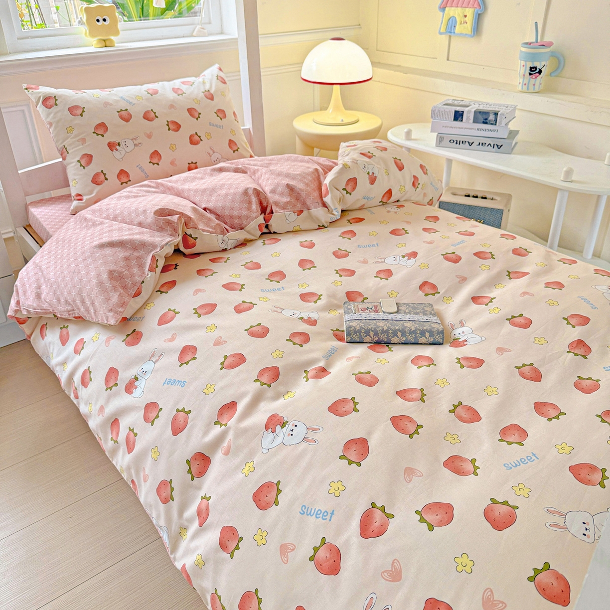 91家纺网 家纺一手货源 找家纺 小豚鼠 2025纯棉13372学生三件套全棉宿舍六件套(收纳袋）（顺丰代发） 草莓兔