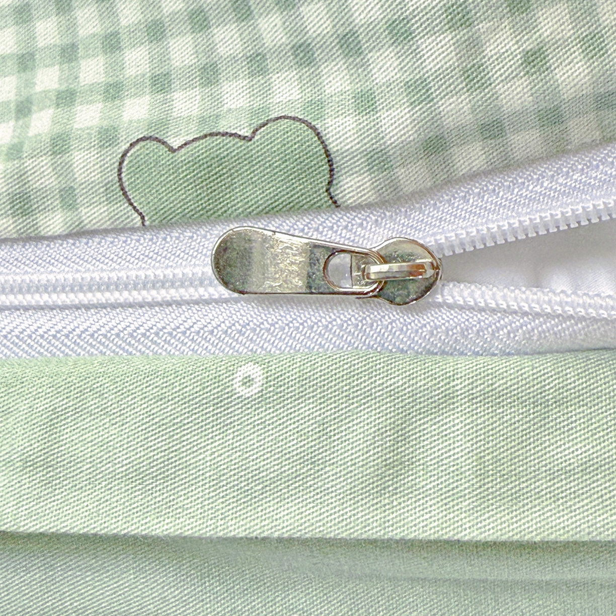 91家纺网 家纺一手货源 找家纺 小豚鼠 2025纯棉13372学生三件套全棉宿舍六件套(收纳袋）（顺丰代发） 熊豆豆-绿