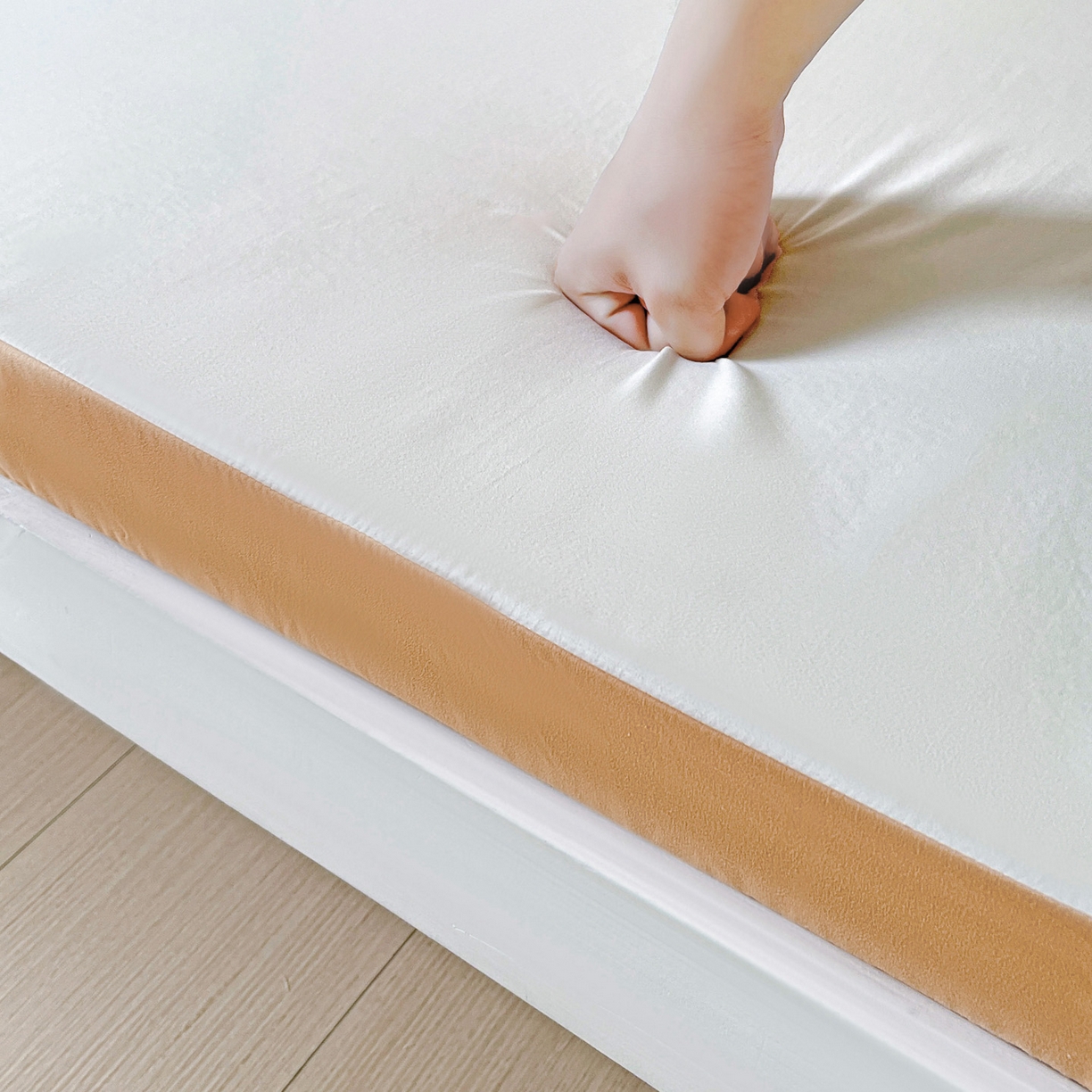 91家纺网 家纺一手货源 找家纺 小豚鼠 2025新款学生季蛋壳压花床垫记忆棉床垫学生宿舍软垫海绵垫子 活力橙