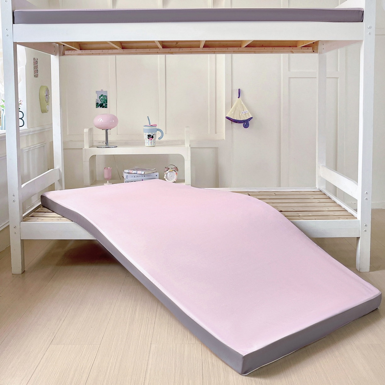 91家纺网 家纺一手货源 找家纺 小豚鼠 2025新款学生季蛋壳压花床垫记忆棉床垫学生宿舍软垫海绵垫子 藕灰粉