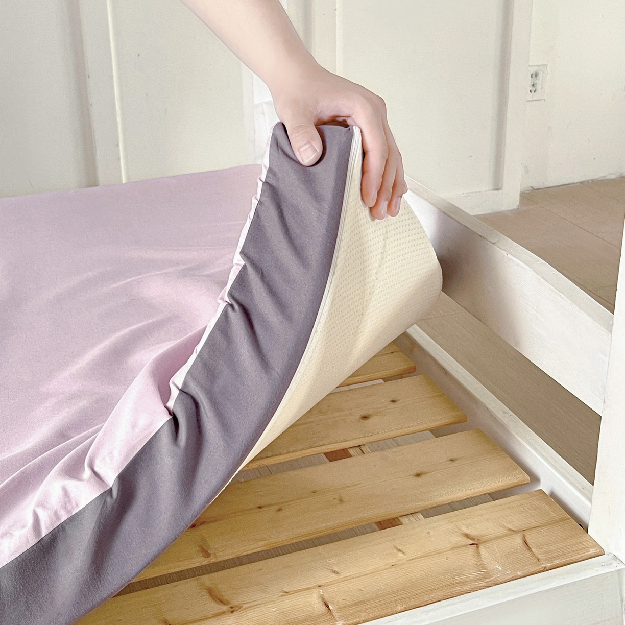 91家纺网 家纺一手货源 找家纺 小豚鼠 2025新款学生季蛋壳压花床垫记忆棉床垫学生宿舍软垫海绵垫子 藕灰粉